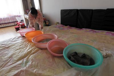 博兴楼上漏水，住户失联，小区没物管，业主维权难！律师来支招……